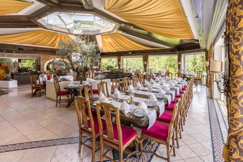 Panorama-Restaurant Locanda mit Terrasse