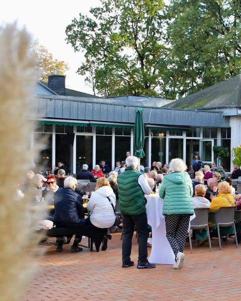 Hoffest im Ostseehotel: Bratwurst, Bier, Musik und gute Stimmung