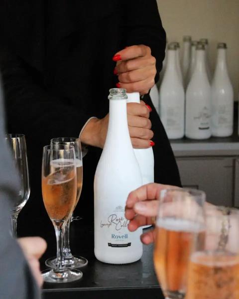Die Gäste durften Rovell Sekt genießen